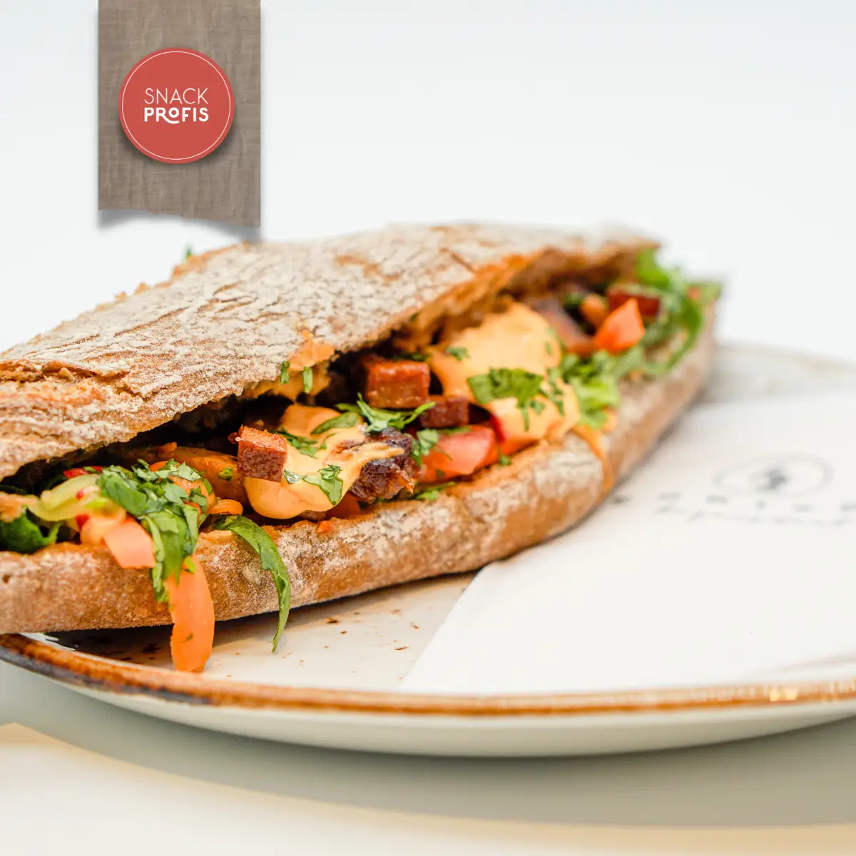 Entdecke Snackkonzepte für die vegane und glutenfreie Kundschaft. Erfahre, wie du mit kreativen Ideen und hochwertiger Zubereitung neue Zielgruppen für deine Bäckerei begeisterst.