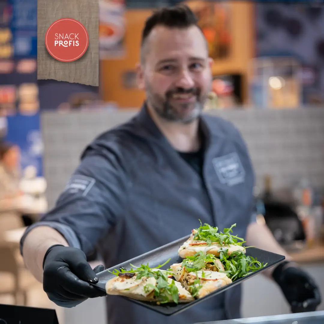 Lerne, wie du mit modernen Snackkonzepten den Umsatz in deiner Bäckerei steigerst. Erfahre mehr über innovative Ideen, effiziente Prozesse und gezieltes Verkaufstraining.